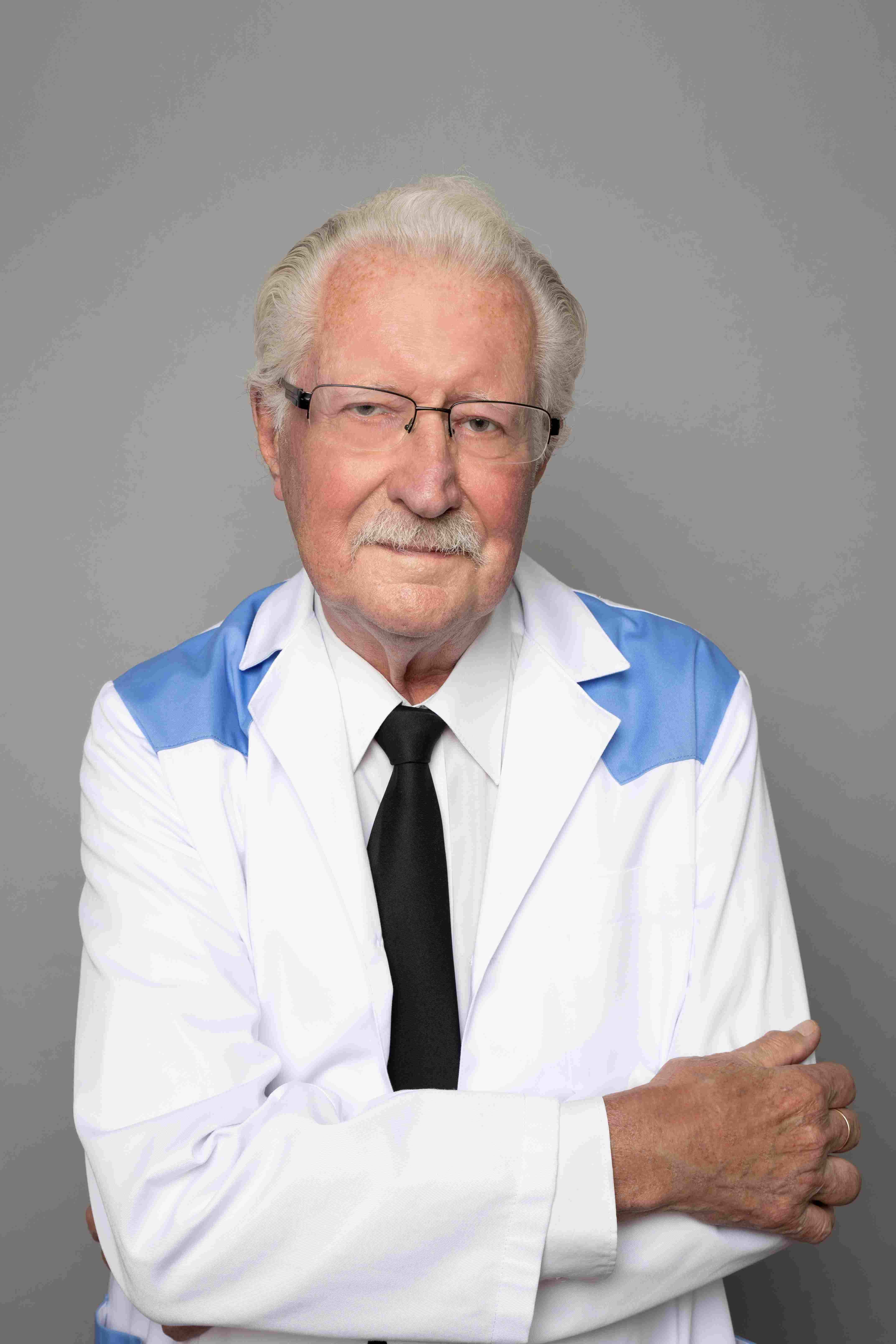 Dr. Gács Gyula 